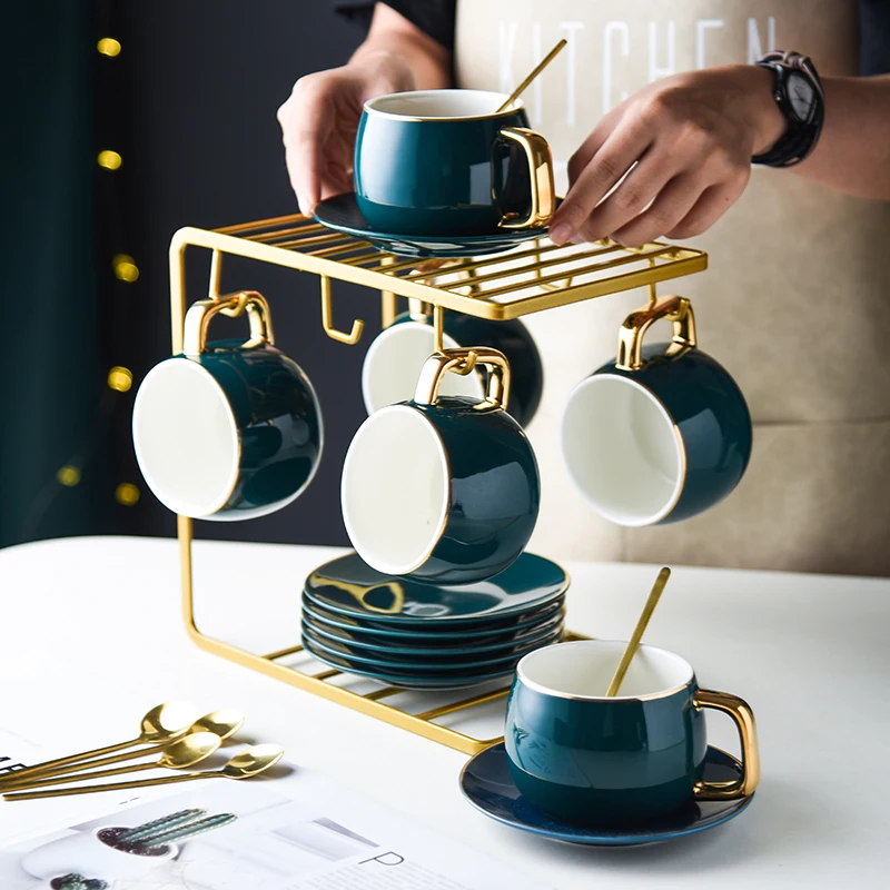 Фарфоровая кофейная чашка и блюдце в современном дизайне керамическая простая