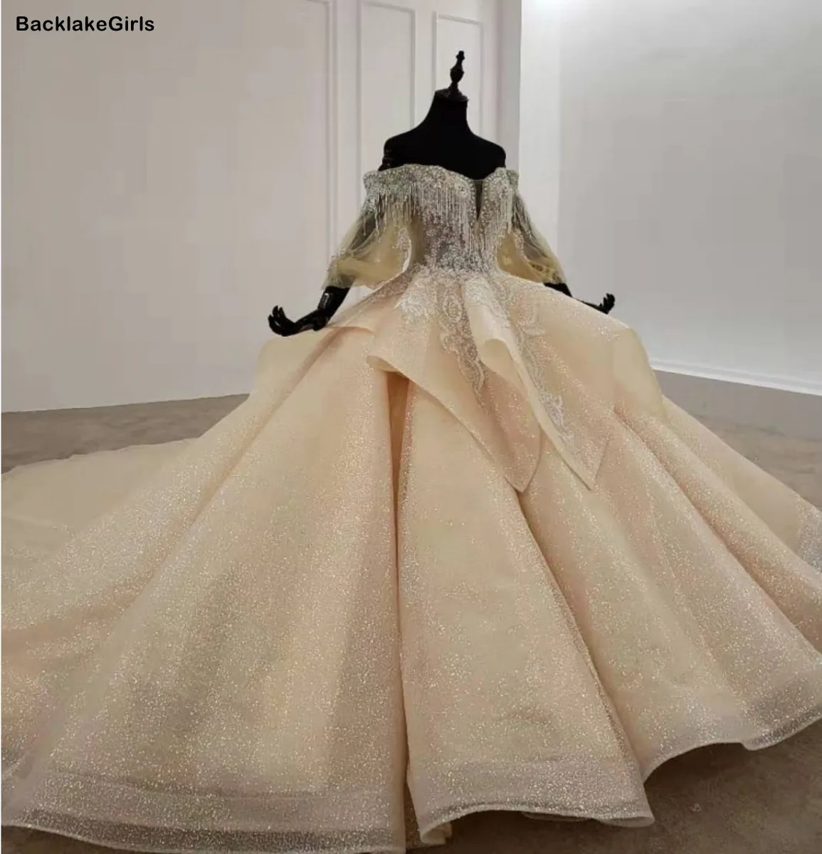 Свадебное платье цвета шампанского с рукавами и открытыми плечами Кружевная