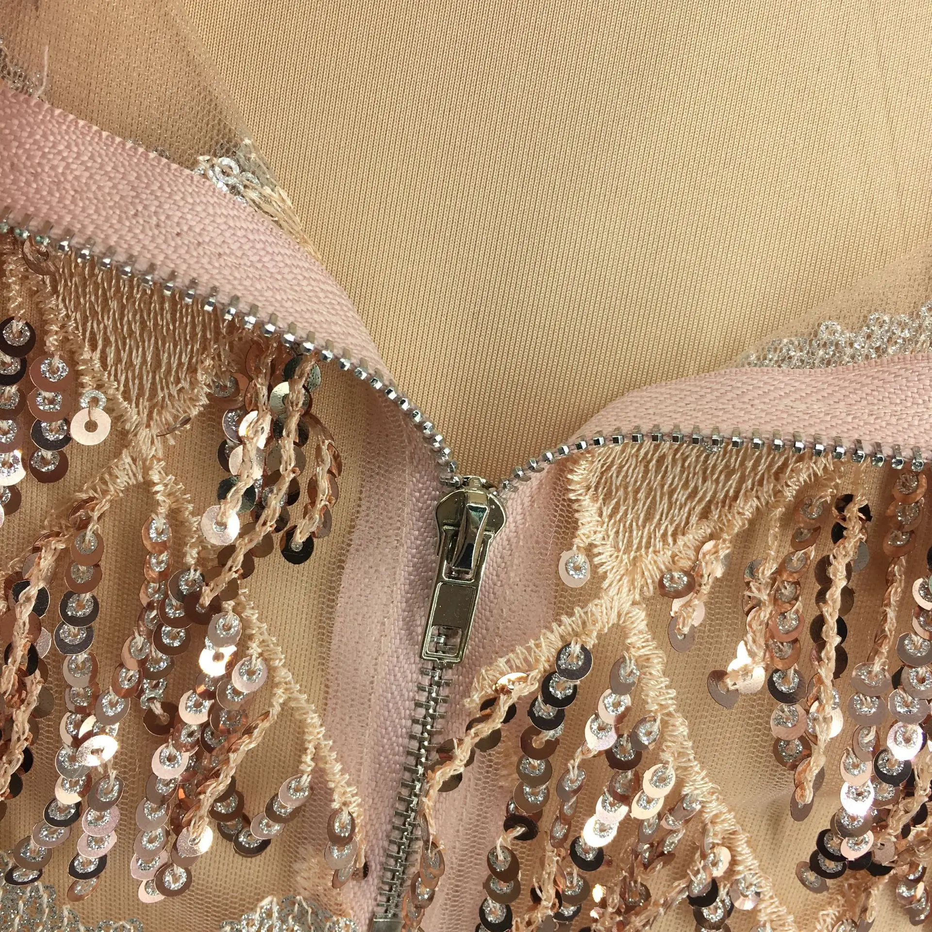 

Sexy Backless Sequin Short Dress Women Party Night Club Party Deep V Neck Dresses Bandage Spaghetti Strap 2021 Clubwear Clothes