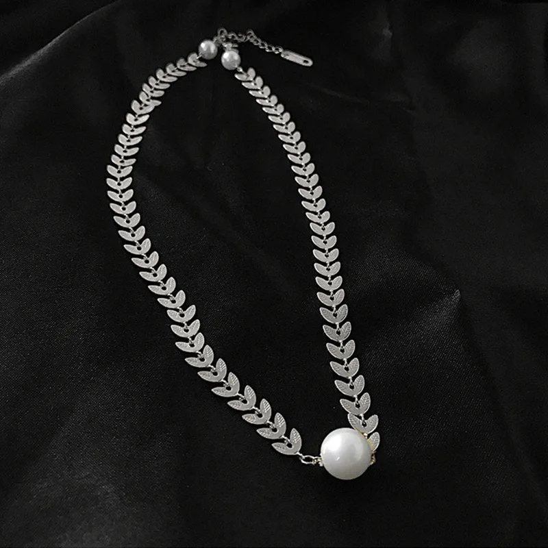 

New Pearl Necklace for women pearl pendant Leaves chain necklace fashion vintage pendants Wedding Pary Women jewelry girl gift