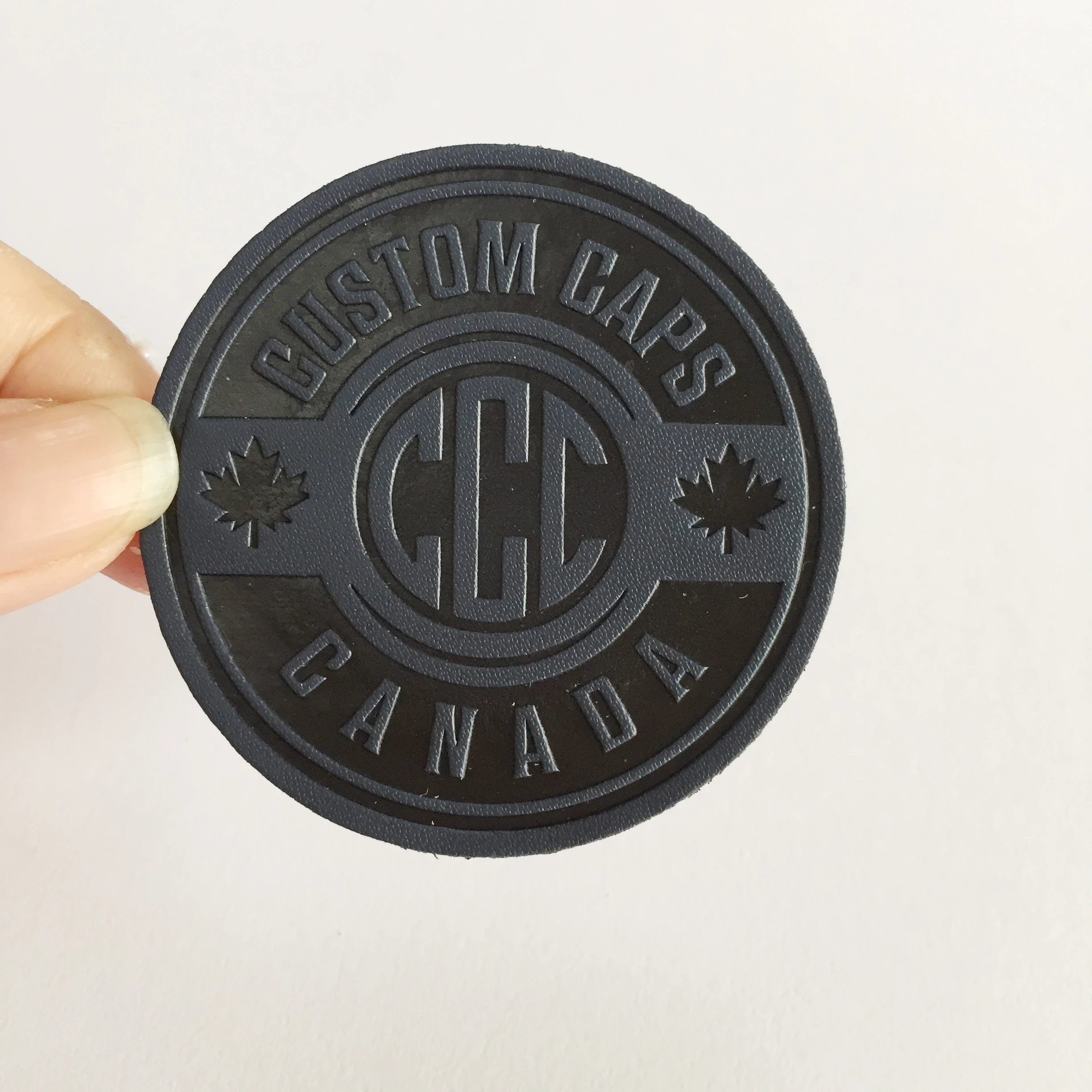 

High Quality Personalized Custom Brand Logo Round PU Leather Label For Jeans