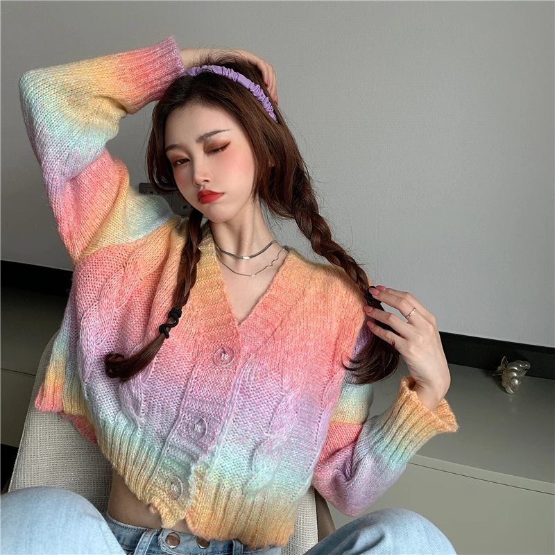 

Корейский Зимний новый персонализированный модный уличный Радужный градиентный короткий свитер с длинным рукавом и V-образным вырезом кар...