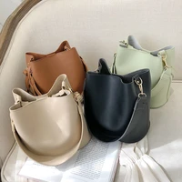 womens large capacity bag 2020 autumn and winter new trendy fashion wide strap travel sling bag simple crossbody bucket big bag