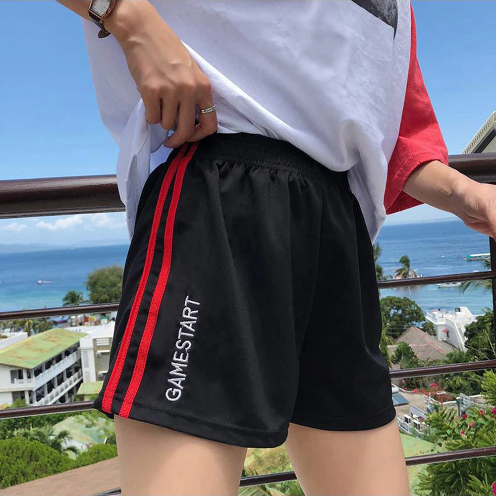 Женские спортивные шорты в полоску летние с вышитыми буквами и эластичной