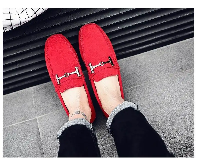 

Hot Selling Fashion Men Red Leisure Loafer Shoes Designer Round Toe Slip On Boat Shoes For Man Faux Suede Moccasin Shoes