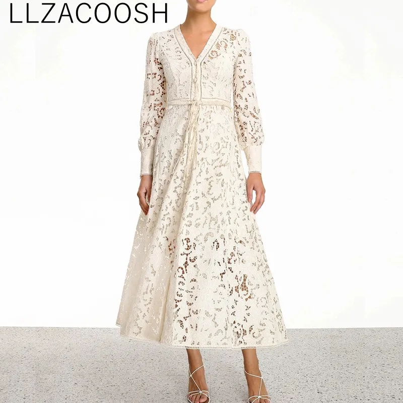 Женское кружевное платье с высокой талией белое ажурное v-образным вырезом и