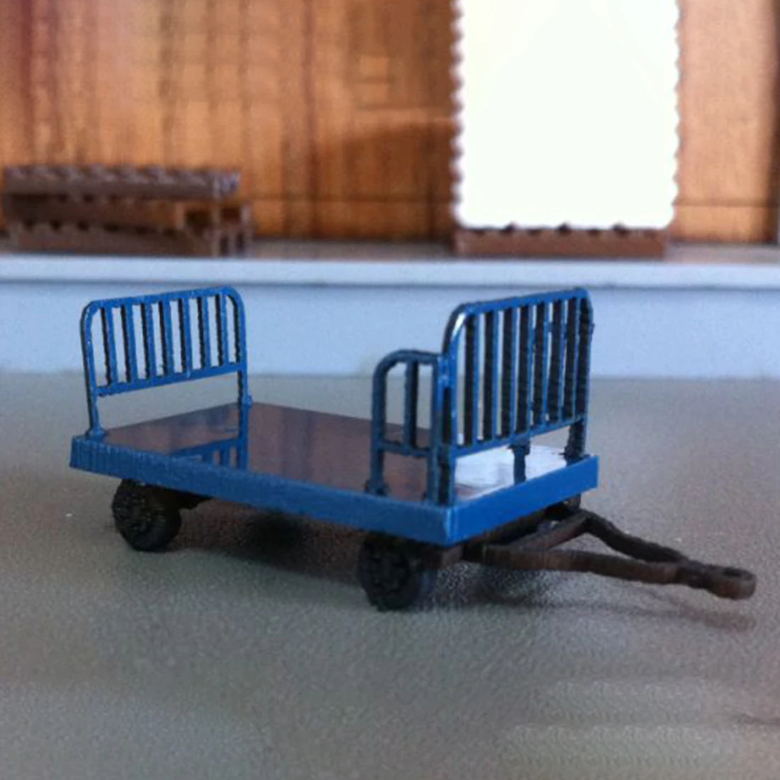 

2Pcs 1:87 HO Scale Train Model Construction Scene Sand Table Baggage Flatbed Trailer