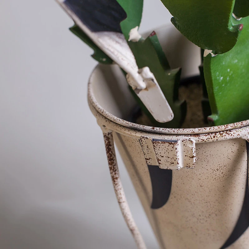 

American Retro Wrought Iron Animal Flower Pot Ornaments Balcony Outdoor Garden Figurines Craft Kindergarten Courtyard Decoration