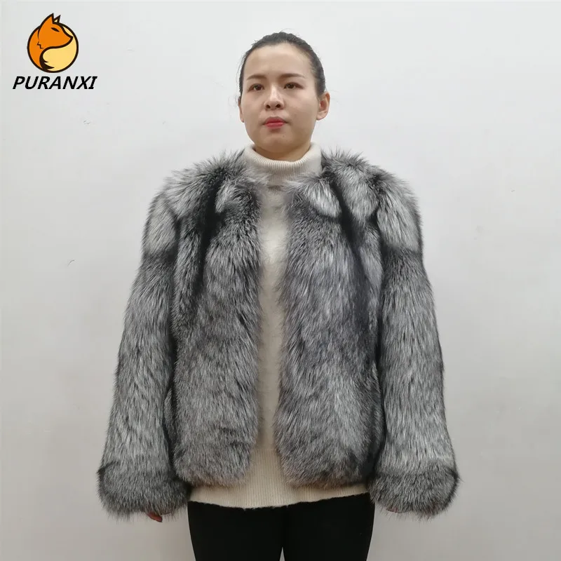 Женская короткая шуба из натурального меха черно бурой лисы теплая зимняя