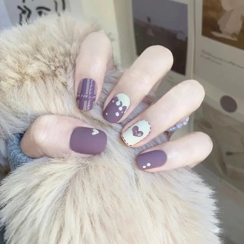 

24Pcs/Box Fashionable Blue And Graffiti Pattern Wearable Fake Nails Press On Short Oval Head Lady Full Cover Finished Fingernail