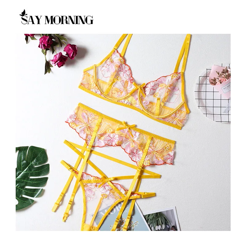 

Комплект женского кружевного нижнего белья с подвязками и бюстгальтером на косточках