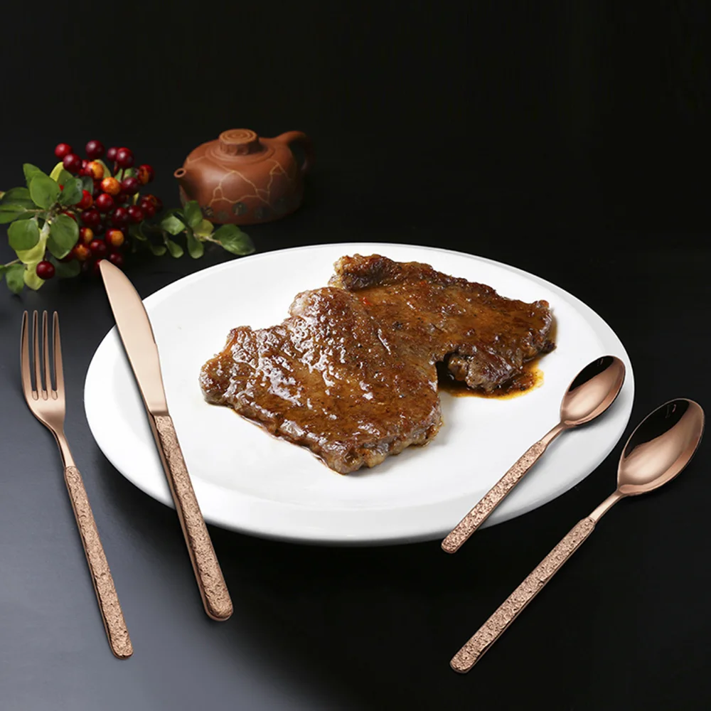 Набор столовых приборов в стиле ретро с рельефным рисунком из нержавеющей стали 4