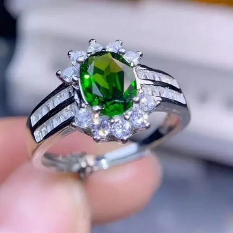 

Popular Silver Color Flower Shaped Green White Crystal Ring Full Bling Iced Out Rhinestone Zircon for Women Party Jewelry