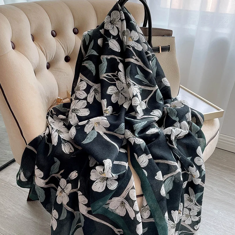 

2021 Popular Flower 180X90CM Bandanna New Cotton And Hemp Shawls Fashion Sunscreen Silk Scarves Luxury Print Winter Beach Towel