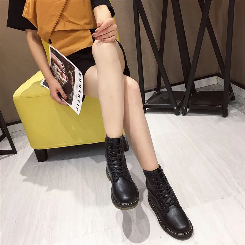 Bootee/ женские ботинки на низком каблуке; женские ботильоны; роскошные дизайнерские ботинки с круглым носком; женские короткие ботинки со шнуровкой в стиле рок