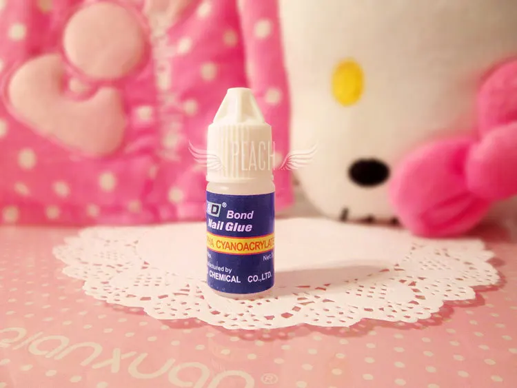 Маникюрные инструменты в маникюрном магазине профессиональный клей для