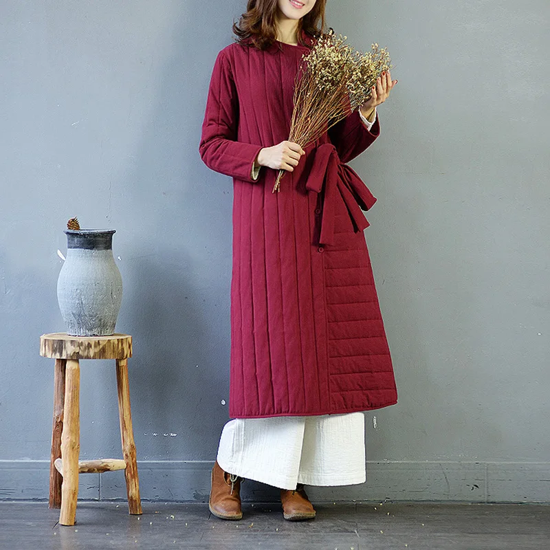 Длинная женская парка в полоску с диагональным воротником и шнуровкой | Женская