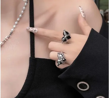 

Винтажные черные кольца с шипами в форме сердца для женщин серебряное кольцо с любовным сердцем неправильной формы кольца в готическом сти...