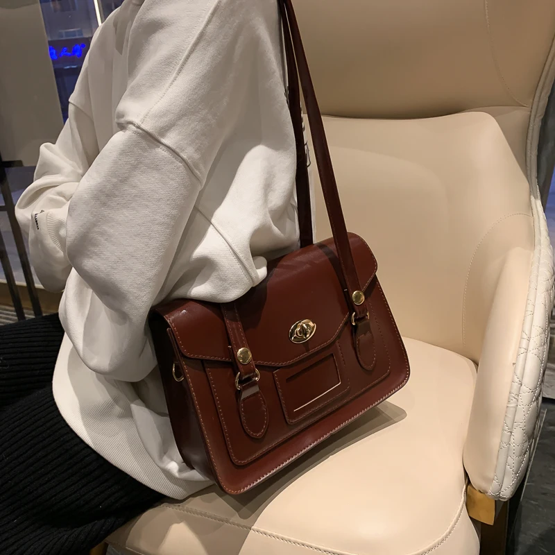 

HISUELY New Korea Preppy Style Vintage Simple Handbag Casual Shoulder Bag Female Ins Harajuku Personality Ladies Shoulder Bag Q4