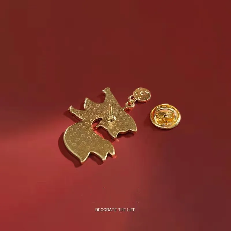 Little Fox Brooch Cute Japanese Cartoon Antique Student Badge Neckline Pin Men and Women Bag Ornaments Chest Ornament Couple |