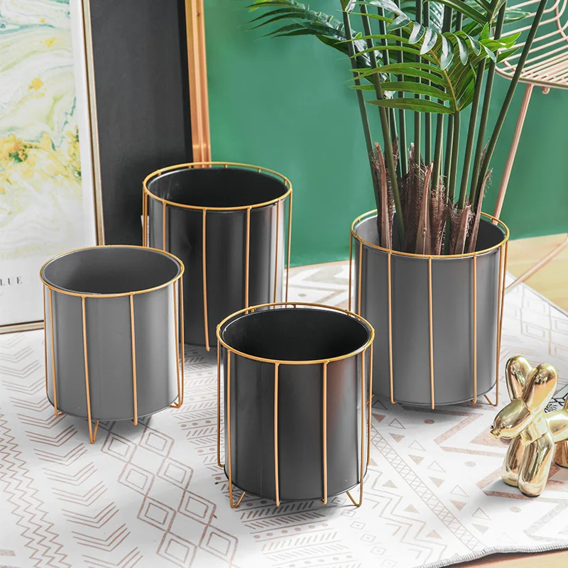 

Geometric Flower Plant Pot with Stand,Modern Standing Planters with Metal Stand,Black Plant Pot,Decorative Indoor Planter Vase