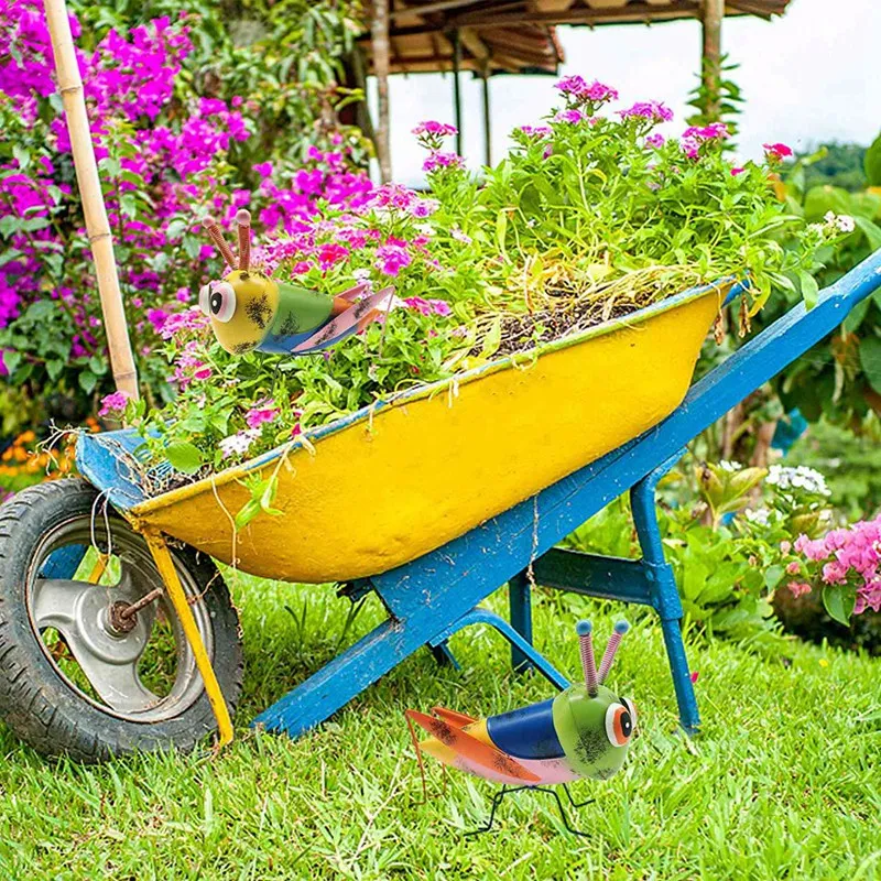 

Metal Yard Art Garden Grasshopper Figurines Praying Mantis Locust Statues Ornaments for Patio Lawn Decorations