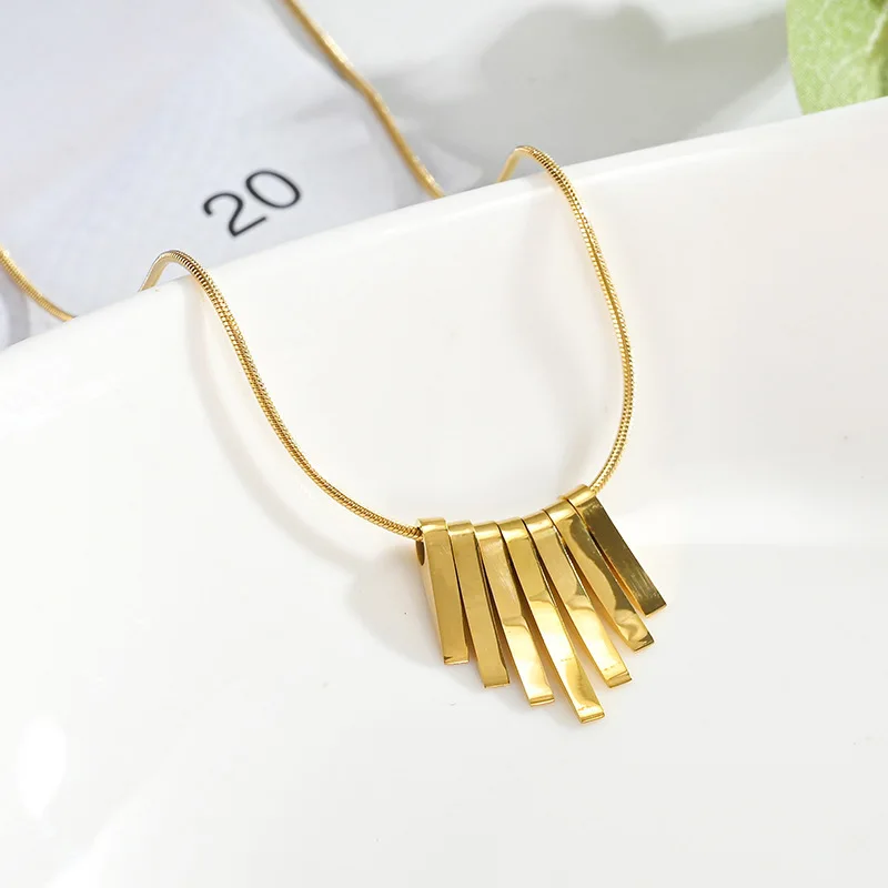 

New Geometric Tassel Pendant Titanium Steel Chain Women's Clavicle Chain light luxury Niche Design Necklace Fashion Jewelry