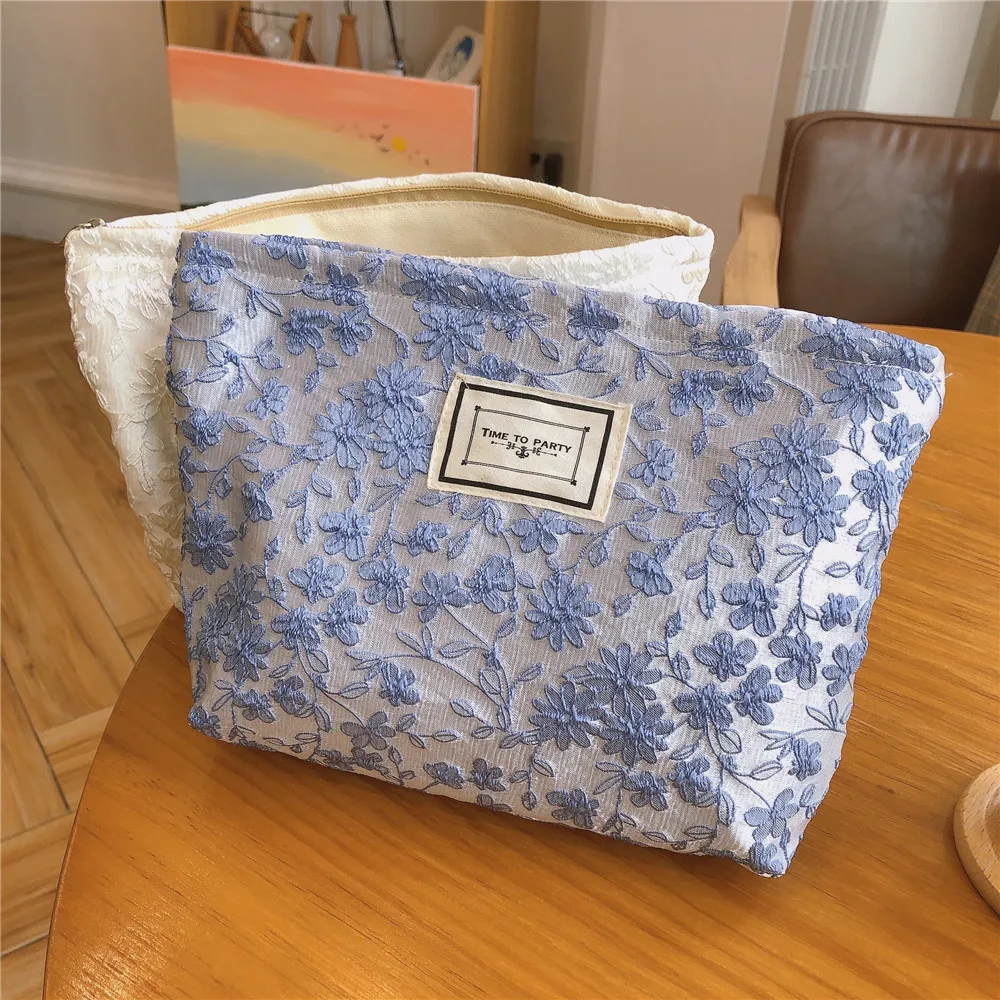 

Retro Embroidered Cosmetic Bag Large Make Up Bag Organizer Women Travel Toiletry Bag Necesserie Storage Beauty Pouch Lady Clutch