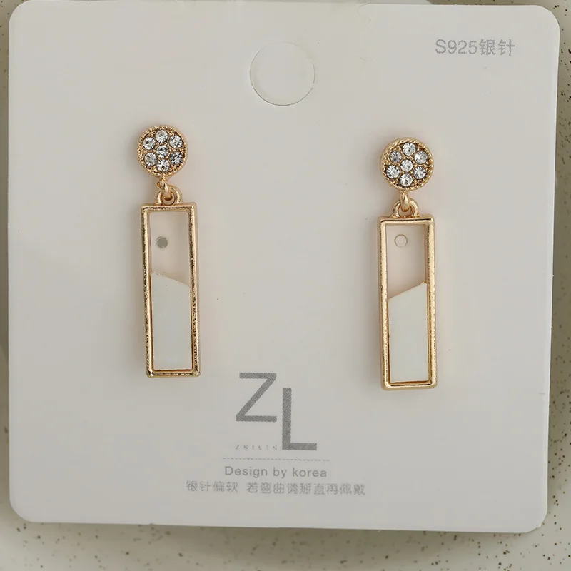 

Trend Korean Gold Square Rhinestone Earrings 2020 Fashion Crystal Geometry Female Pendant Earrings Jewelry