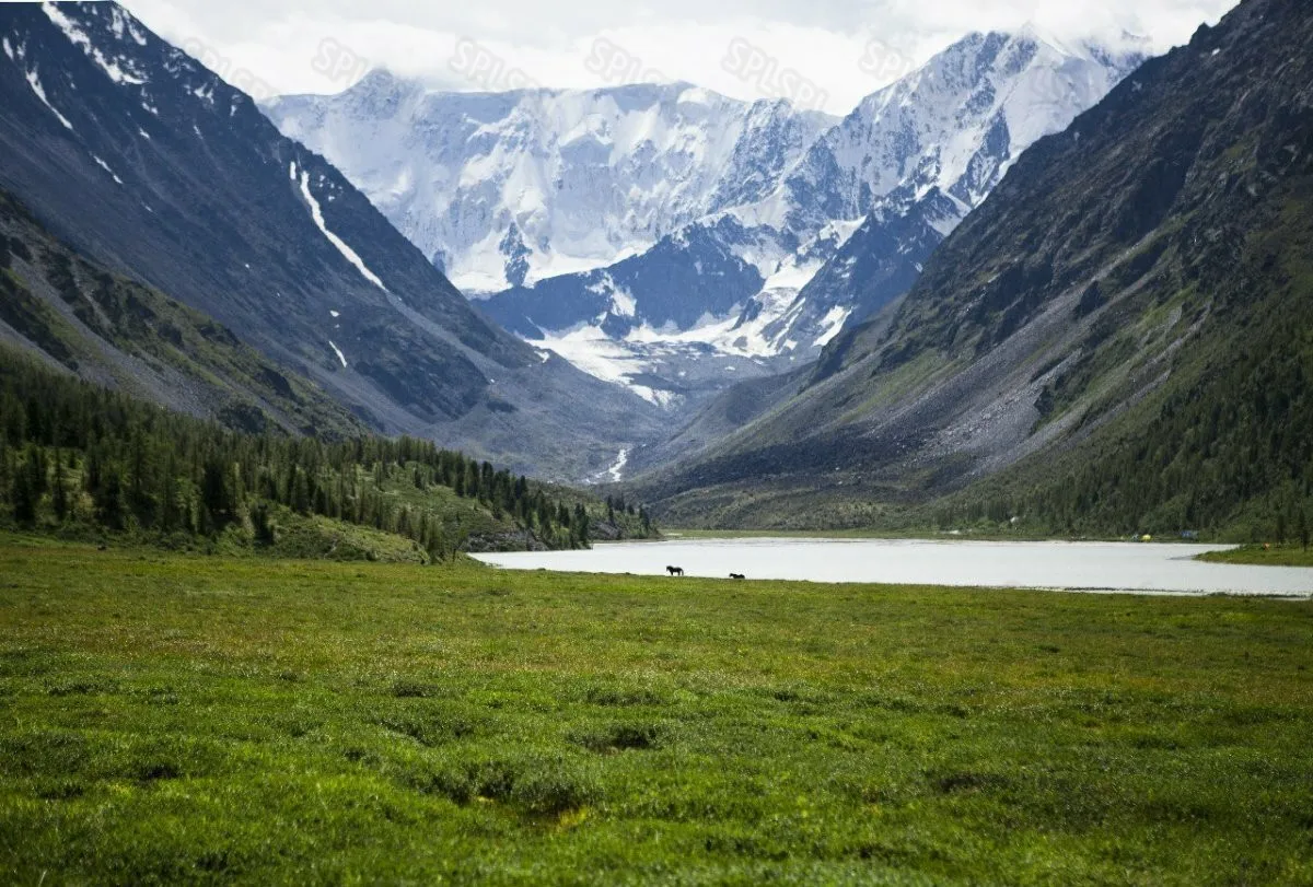 

Diy Diamond Painting Modern Beautiful Natural Scenery Green Mountains Green Water High Mountain Flowing Water Painting