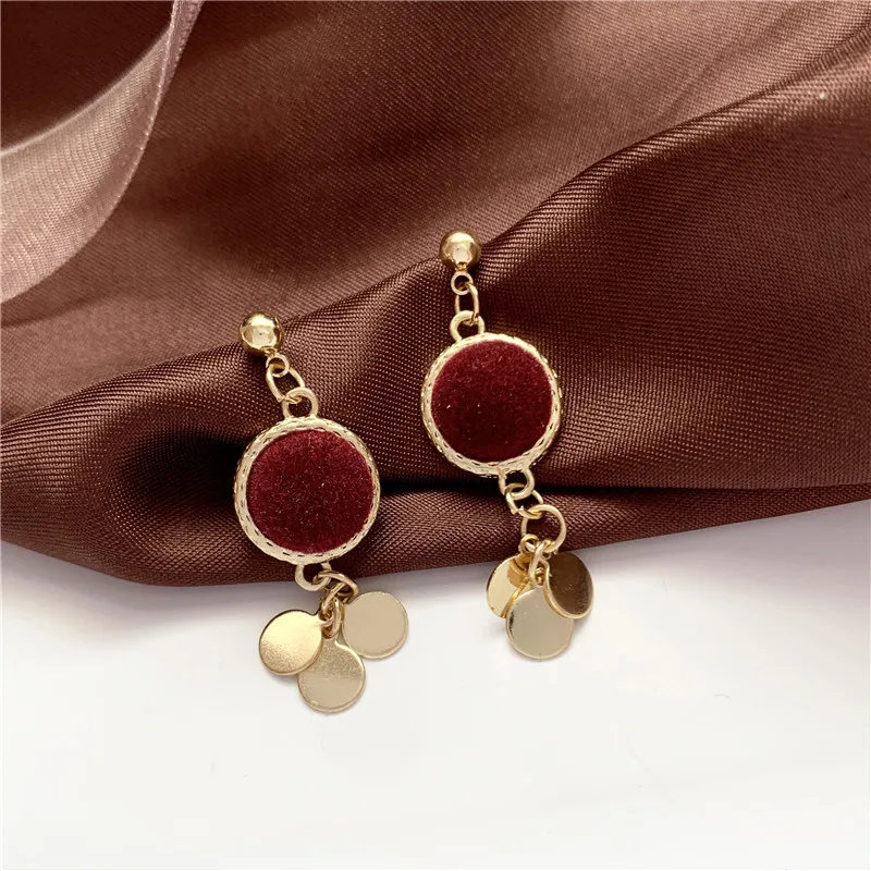 

Small red carp retro pommel earrings sweet earrings South Korean temperament simple girl ear clip