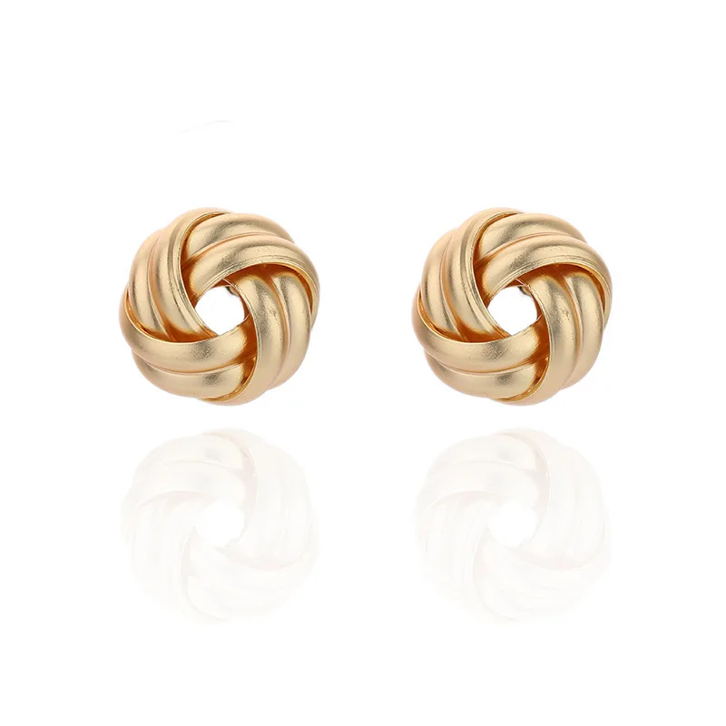 

Korean Dongdaemun New Earrings Simple Graceful 925 Silver Needle Niche Design Winding Small Personality