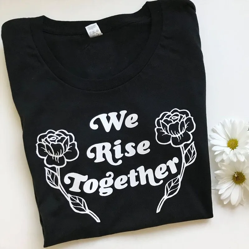 

Женская футболка с надписью We Rise Together, уличная одежда, модный хипстерский топ с цветочным принтом, мягкая хлопковая женская футболка со слог...