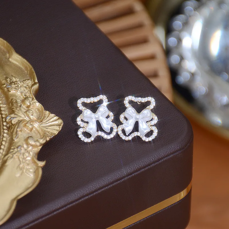 

Fashion Exquisite Bear Micro Inlaid Rhinestone Earrings for Women Trendy Temperament Simple Classic Bowknot Glamour Accessories