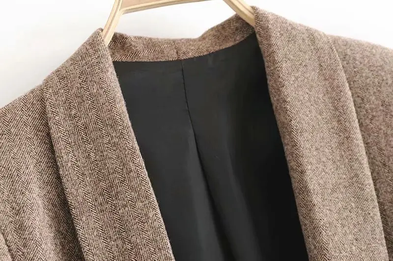 

Trendy women's casual suit coat with relaxed herringbone twill cuffs pleated