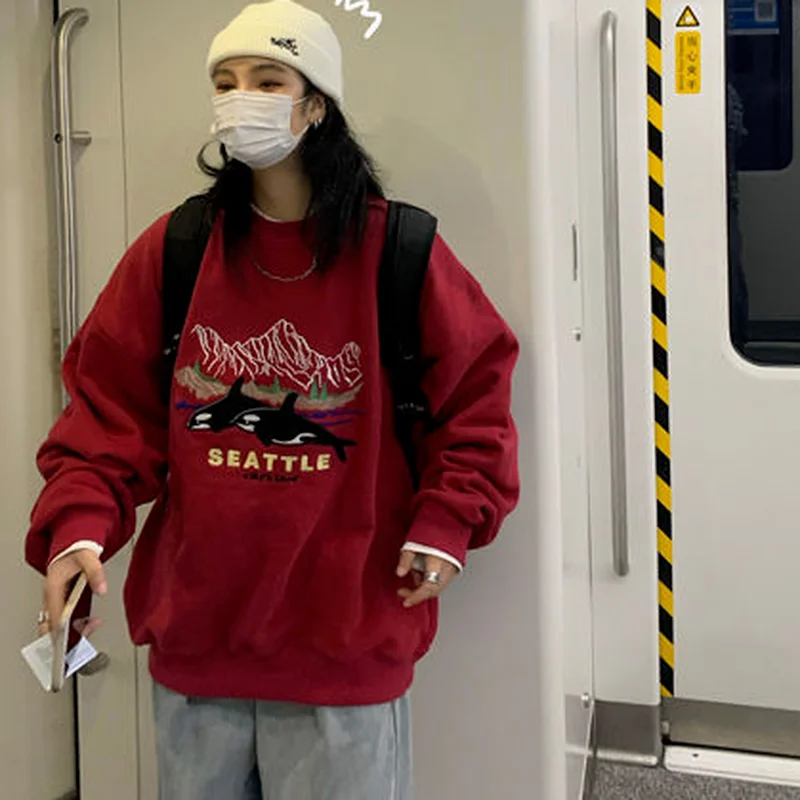 Свитшот женский весенний с круглым вырезом и вышивкой | Женская одежда