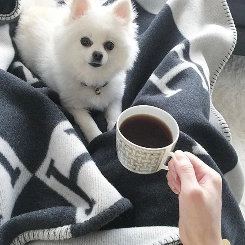 

Luxury Thick Coral Cover Warm Soft Blankets Wool Throw for Sofa