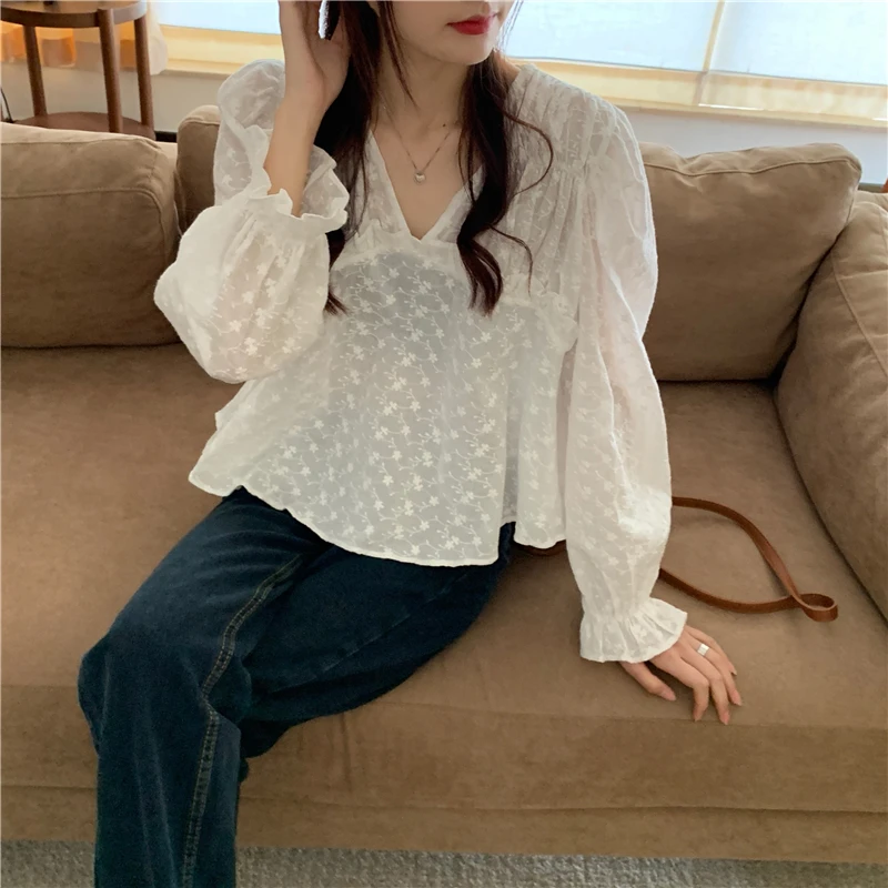 

RUGOD 2021 new Korean embroidered V-neck baby shirt loose short flared sleeve shirt women