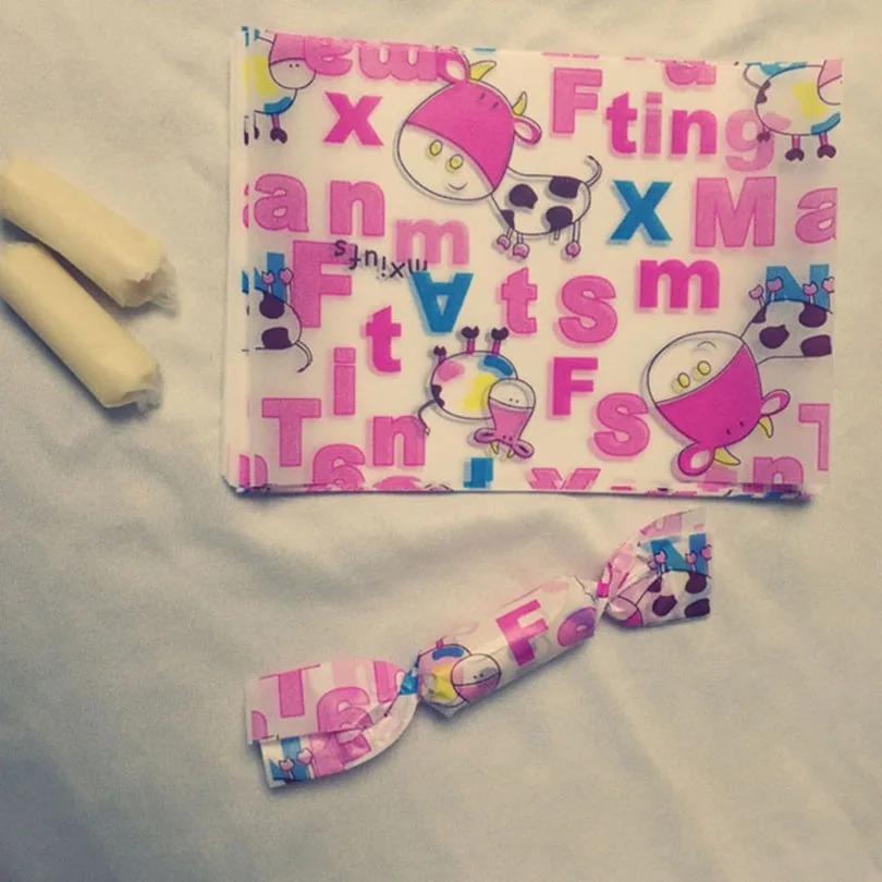 

100Pcs/lot Candy Wrapper Cartoon English Alphabet Twisting Note Wax Paper Wedding Celebrate Party Supplies Sugar Gift Oil Paper
