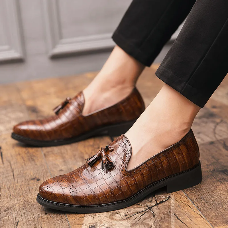 Осень/Зима 2019 мужские туфли Роскошные фирменные ботинки по плед с кисточками