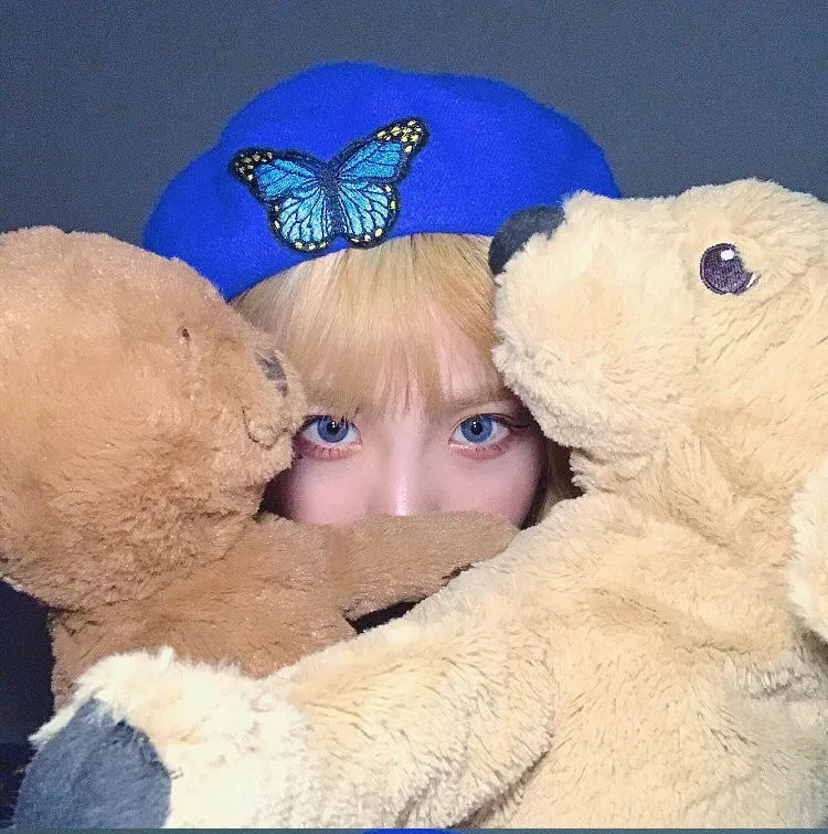 Модные осенне весенние женские береты с вышитой бабочкой шапки теплые шапочки