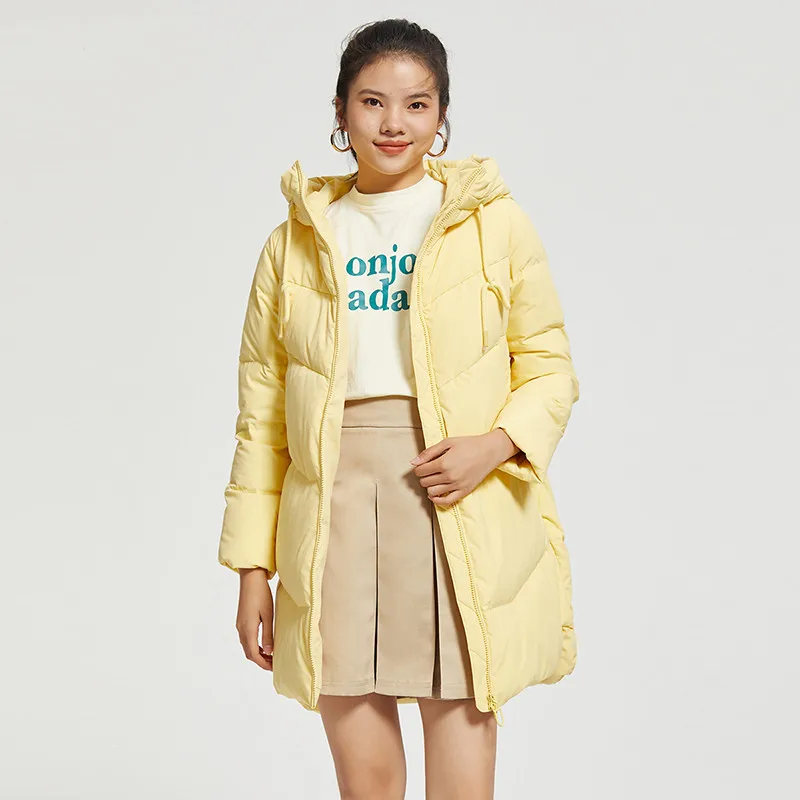 

Куртка пуховая однотонная средней длины, на молнии, с капюшоном