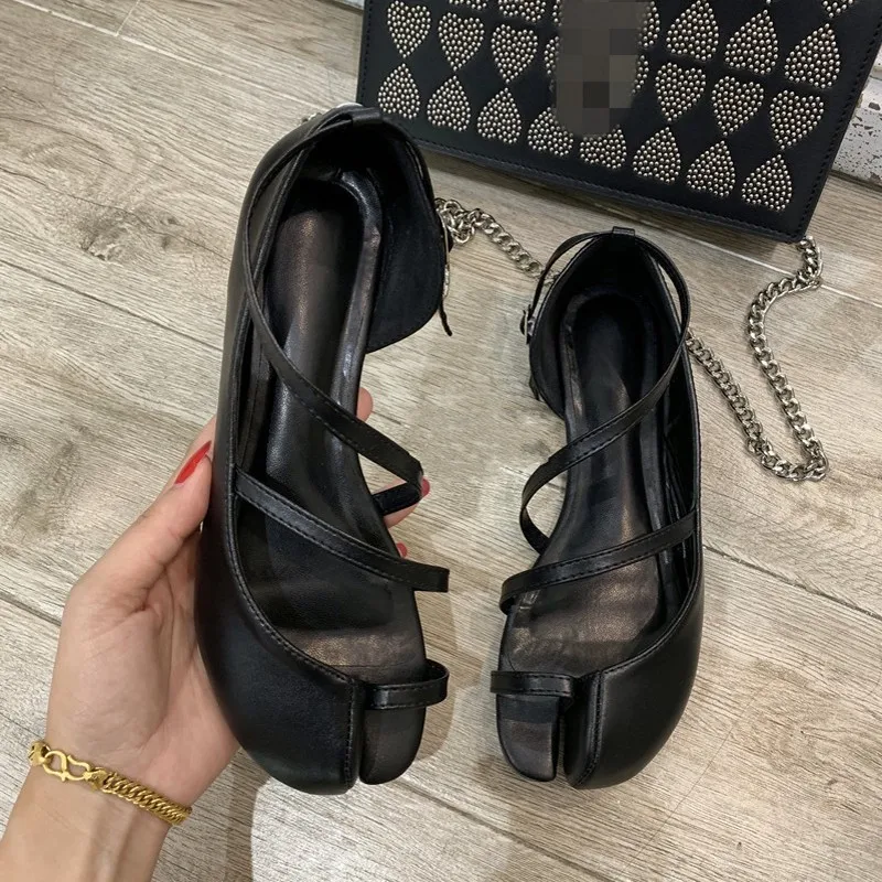

2019 Summer Designer Flats Sandals Women Fashion Street Style Mixed Colors Buckle Strap Leather Sandals Zapatos Comfortable