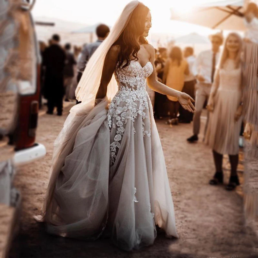 

Luxury Sweetheart Appliques Beadings Illusion Boho Wedding Dress 2020 Zipper Back Sweep Train Tulle Wedding Gown Bride Dresses