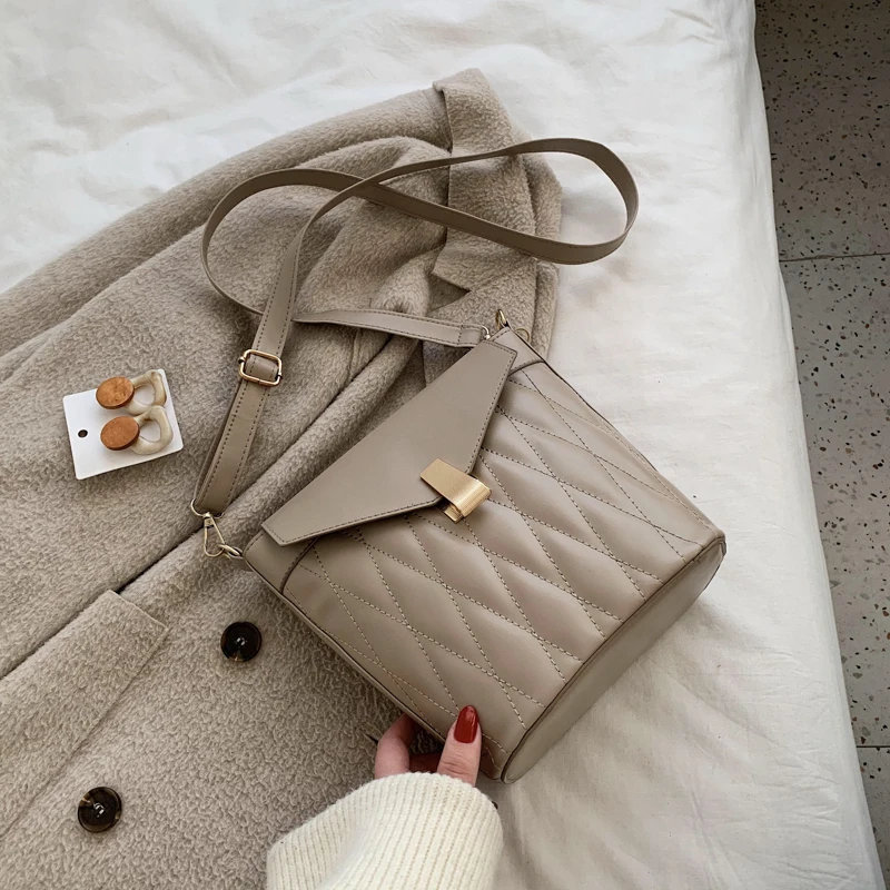 

New Woman Shoulder Bag Fashionable Simple Chain Messenger Bag High Quality Luxury Designer Handbag 2021 New Female Underarm Bag