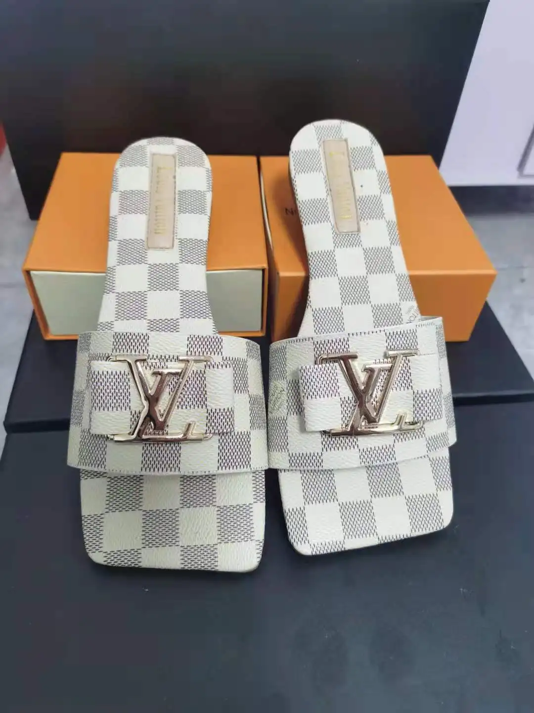 

Women's Slipper Flip-flops New Women Flat Sandal Flat Slippers Designer Shoes Women Luxury 2021