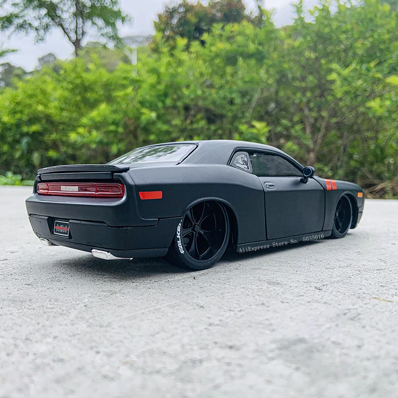 Модель автомобиля Maisto 1:24 2008 Dodge Challenger из сплава декоративная коллекция