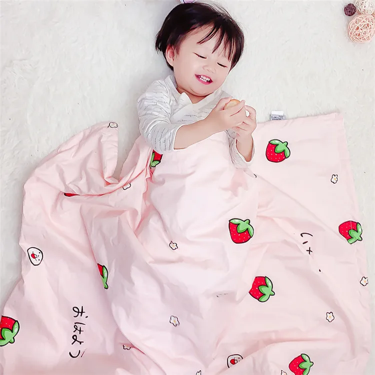 strawberry 2 слоя 3D Минки dot хлопчатобумажные, с мультипликационными персонажами из кораллового флиса мягкая теплая для маленьких детей, зимнее детское одеяло, Дети чехол для спинки заднего сиденья детское одеяло - Цвет: strawberry