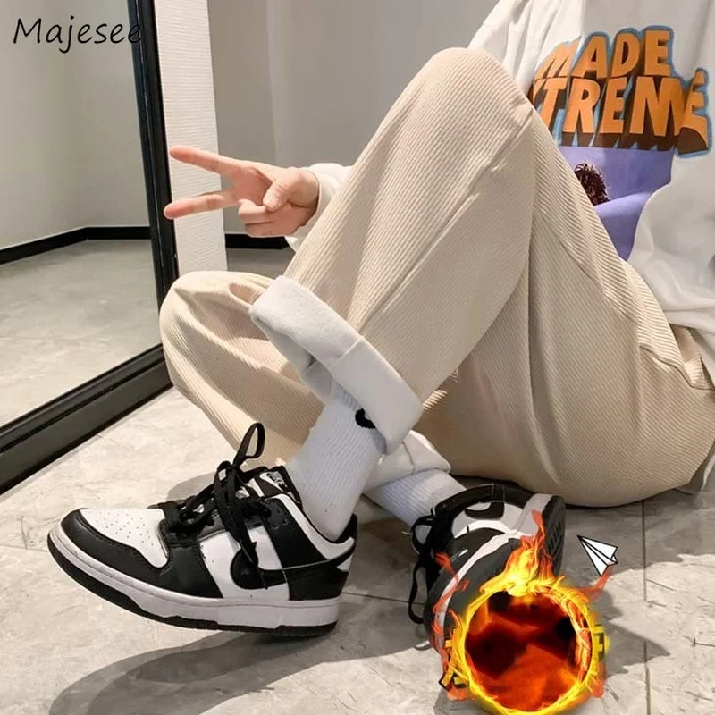 

Мужские вельветовые брюки, зимние плотные широкие брюки, свободные женские винтажные универсальные повседневные брюки со шнуровкой, стиль...