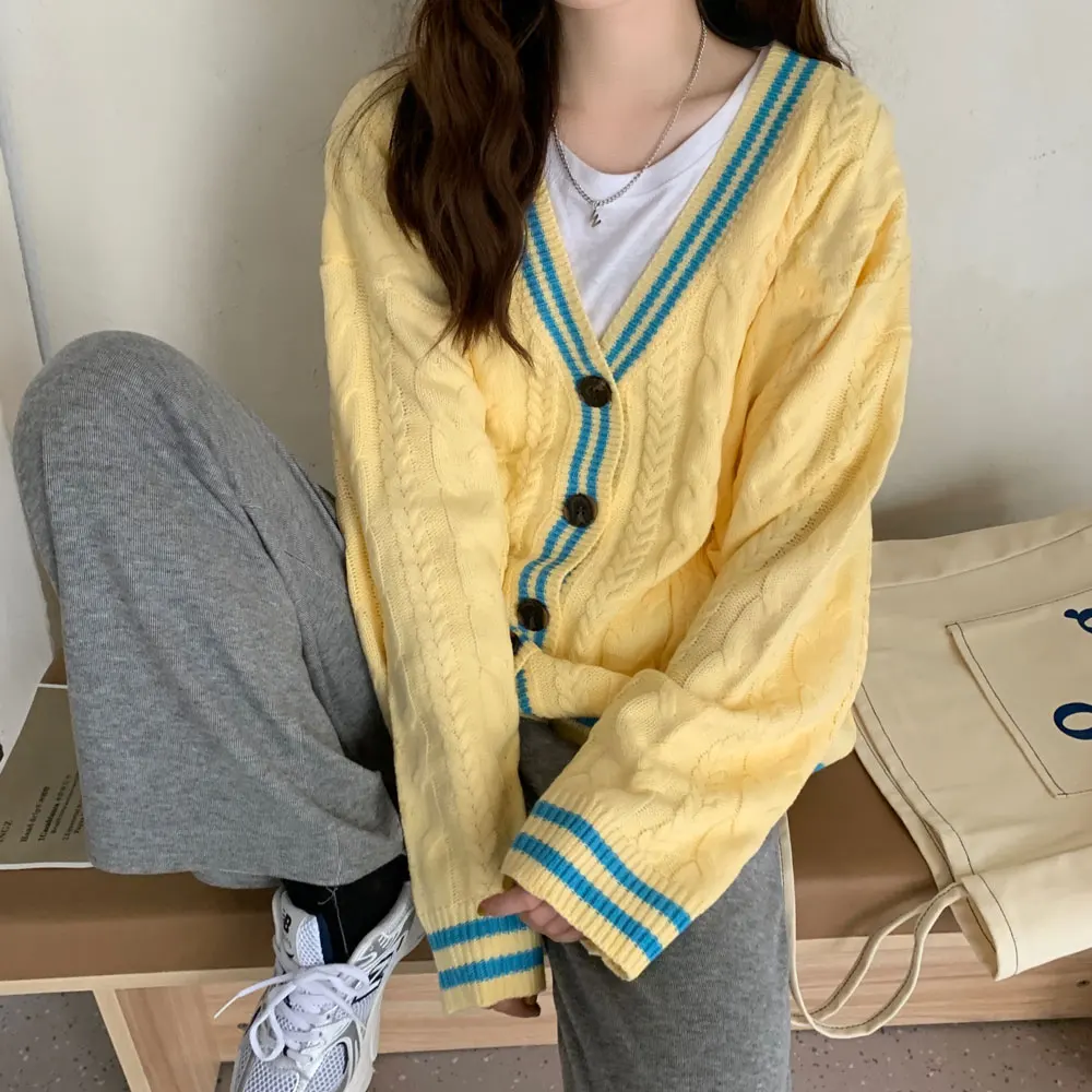 

2021 autumn and winter new style retro Korean style twist contrast sweater loose sweater cardigan jacket female trend